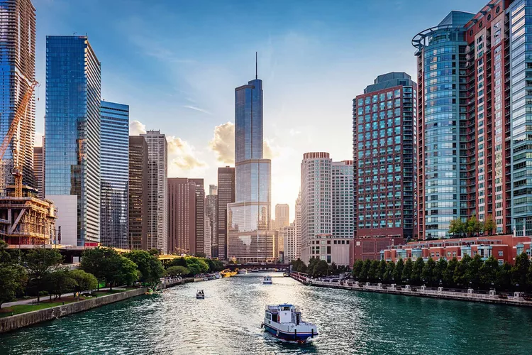 chicago-river-cruise-gotraveldaily